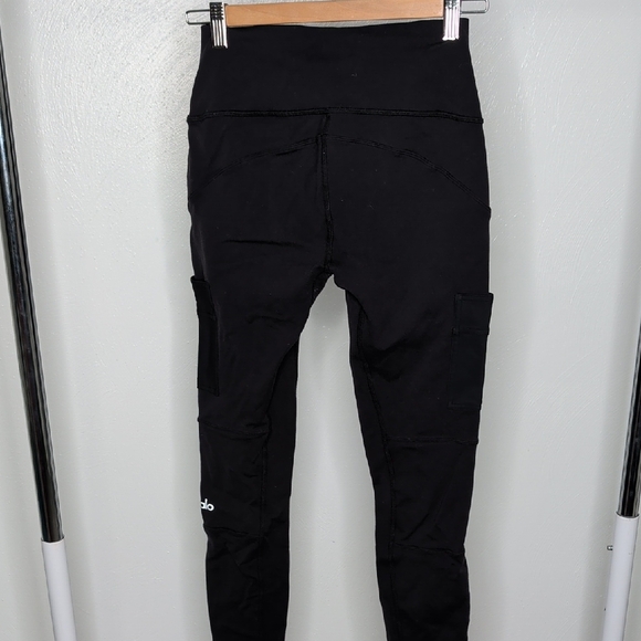 ALO Yoga Black Leggings - Picture 3 of 5